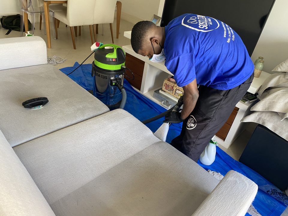 Limpeza de sofá na Rua Nossa Senhora de Copacabana